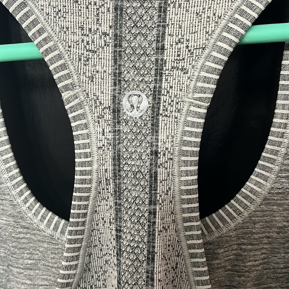 Lululemon size 6 tank top - Picture 3 of 6